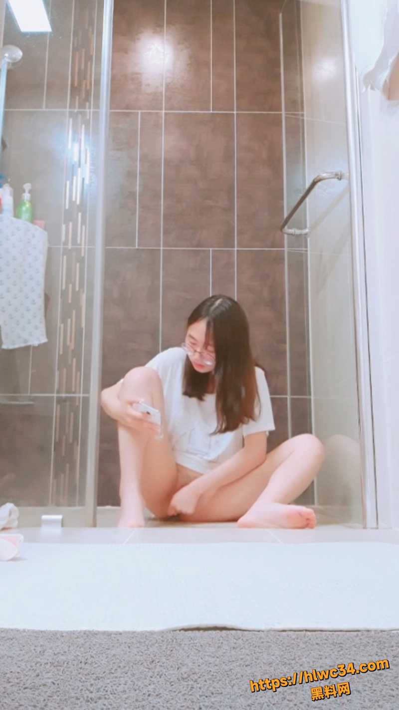 偷拍眼镜妹租客6
