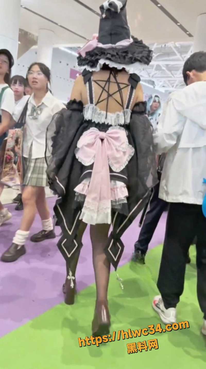 抄底黑丝洛丽塔美女视频2