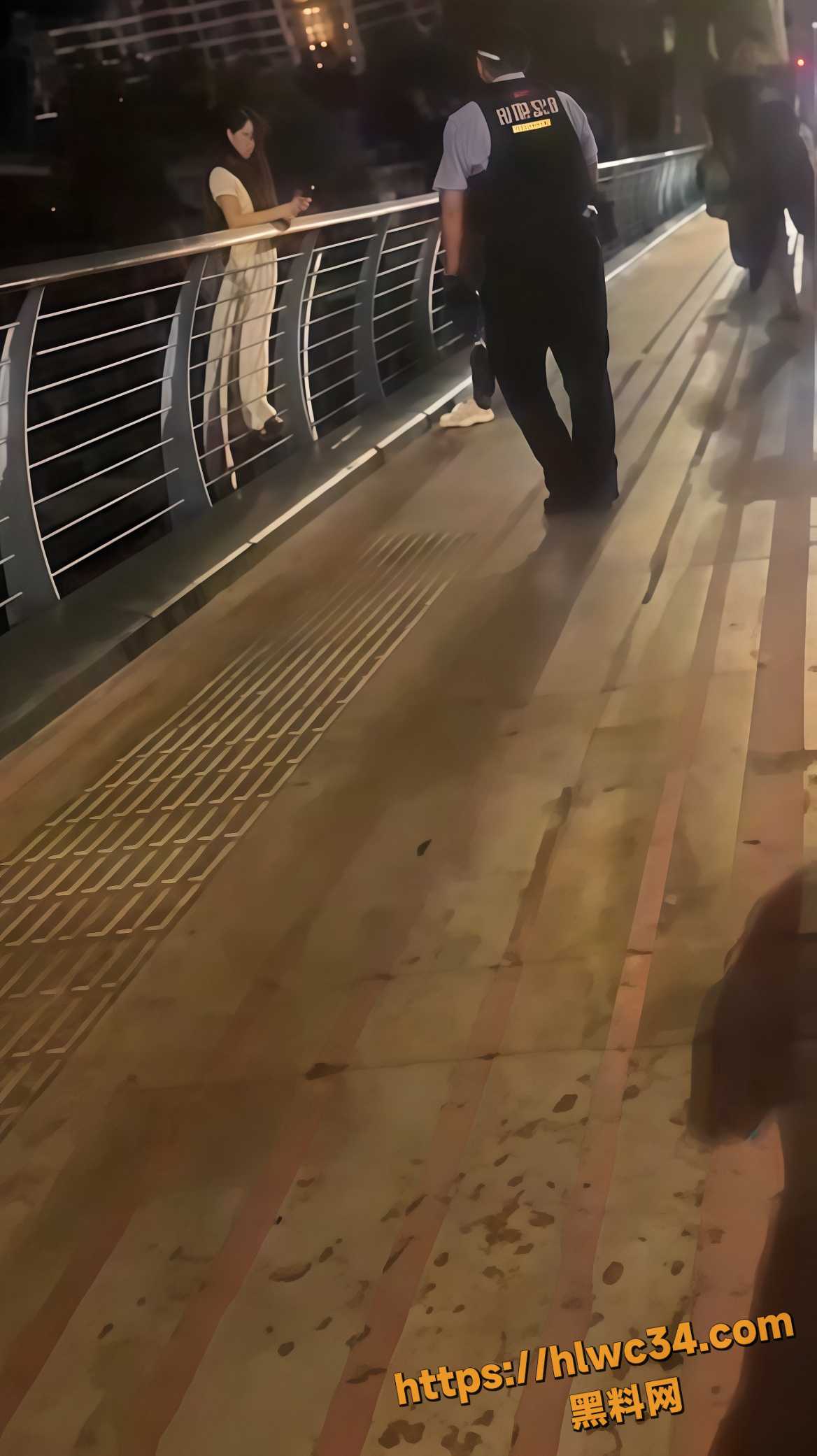 外卖小哥水中救人2