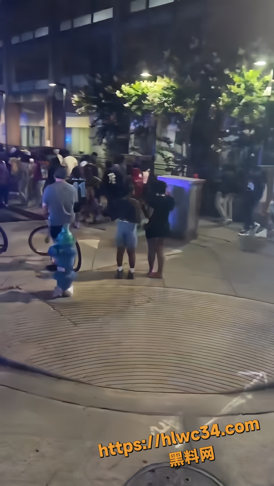 杯球迷区突发枪击事件3