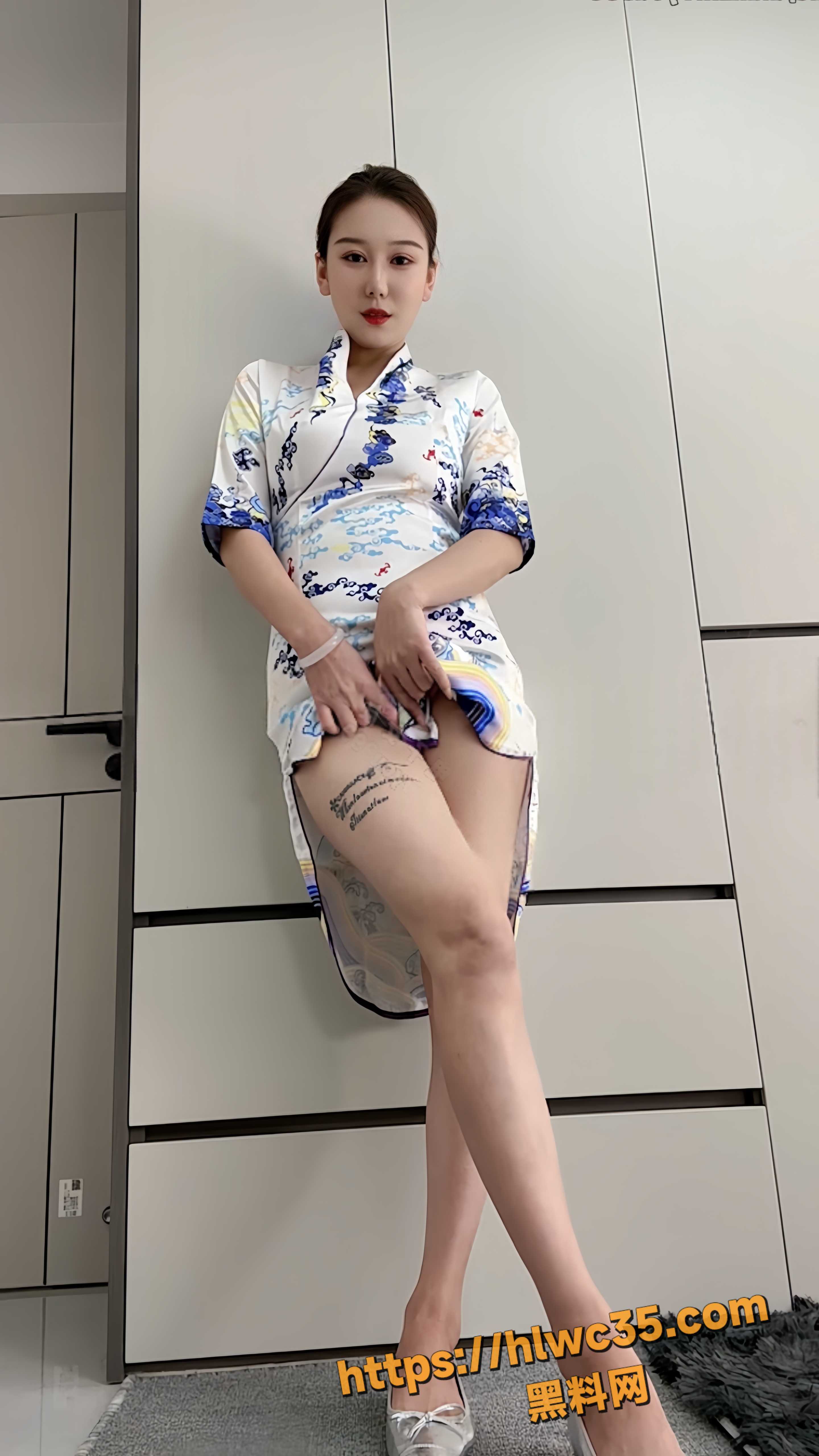 迷人奈定制私密视频流出1