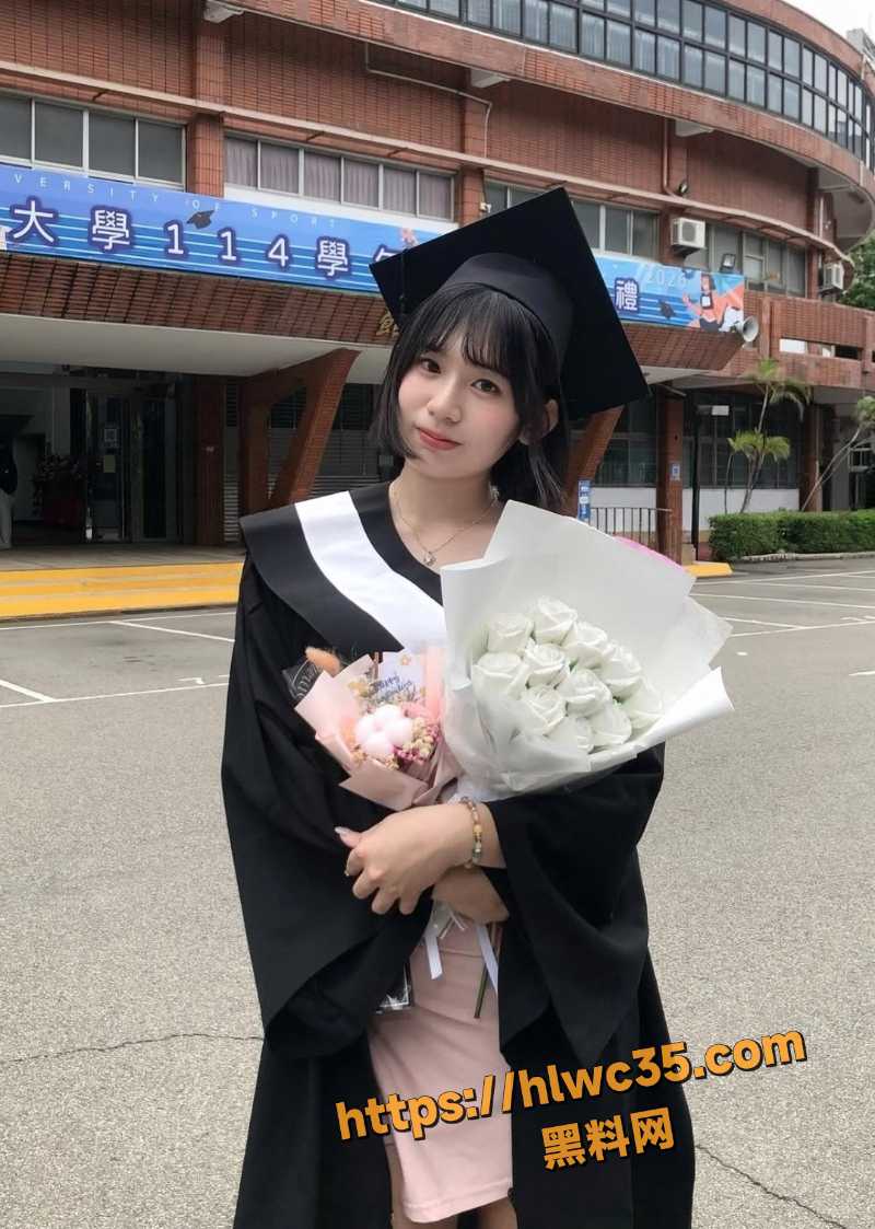 台湾大学超美校花芳车震视频4