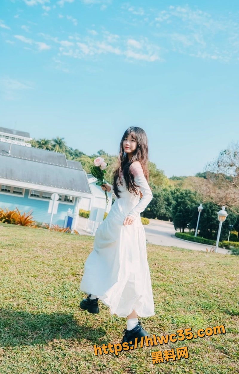 03清纯嫩妹自拍发骚视频1 3wm