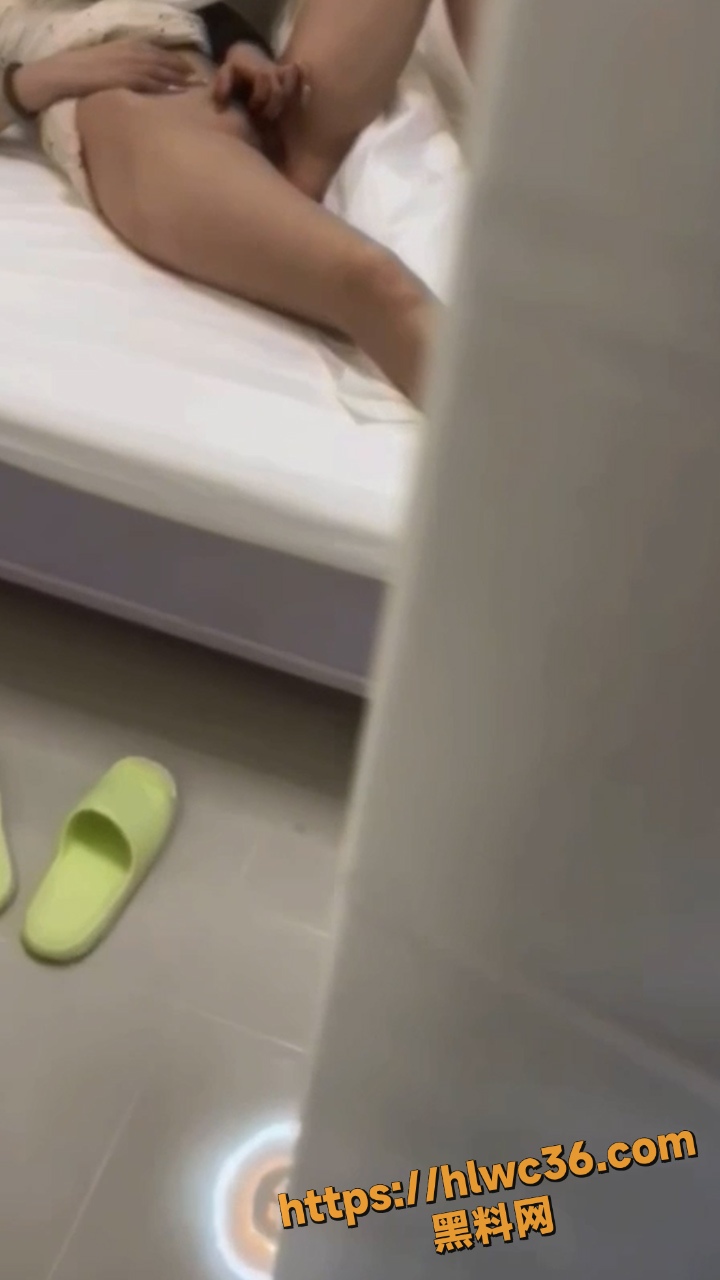 姐夫偷窥姨妹自慰真实故事1