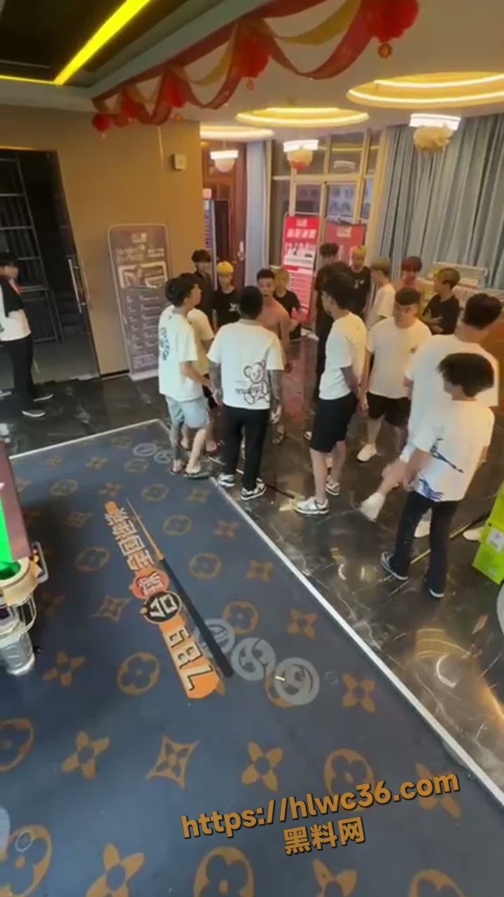 精神小伙打架
