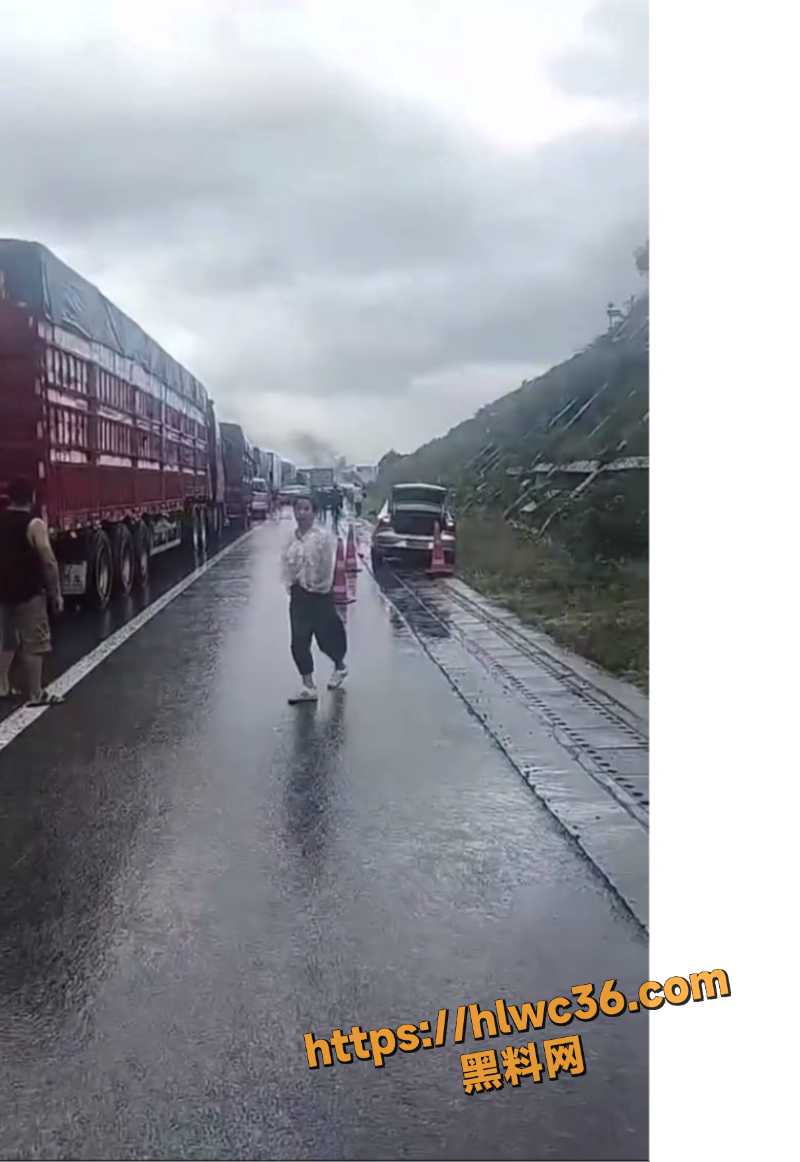 小米SU7车祸现场视频3