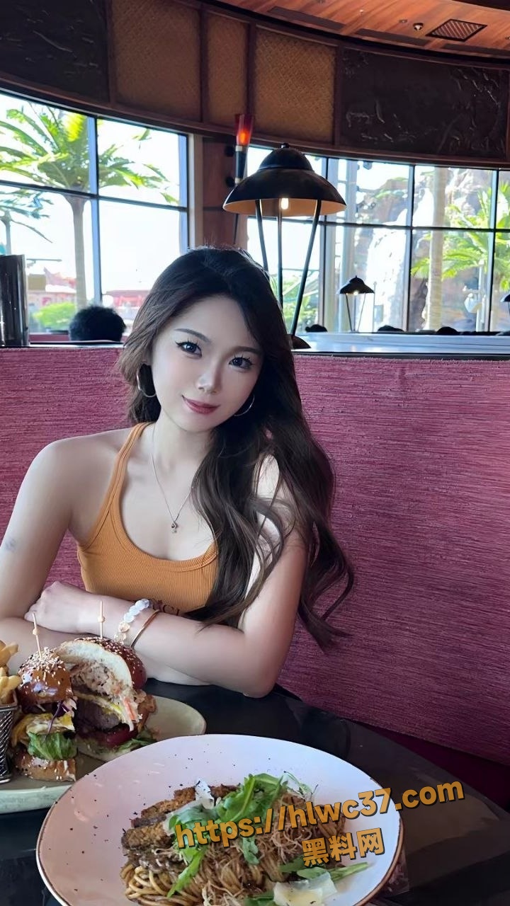 反差婊卢婷婷