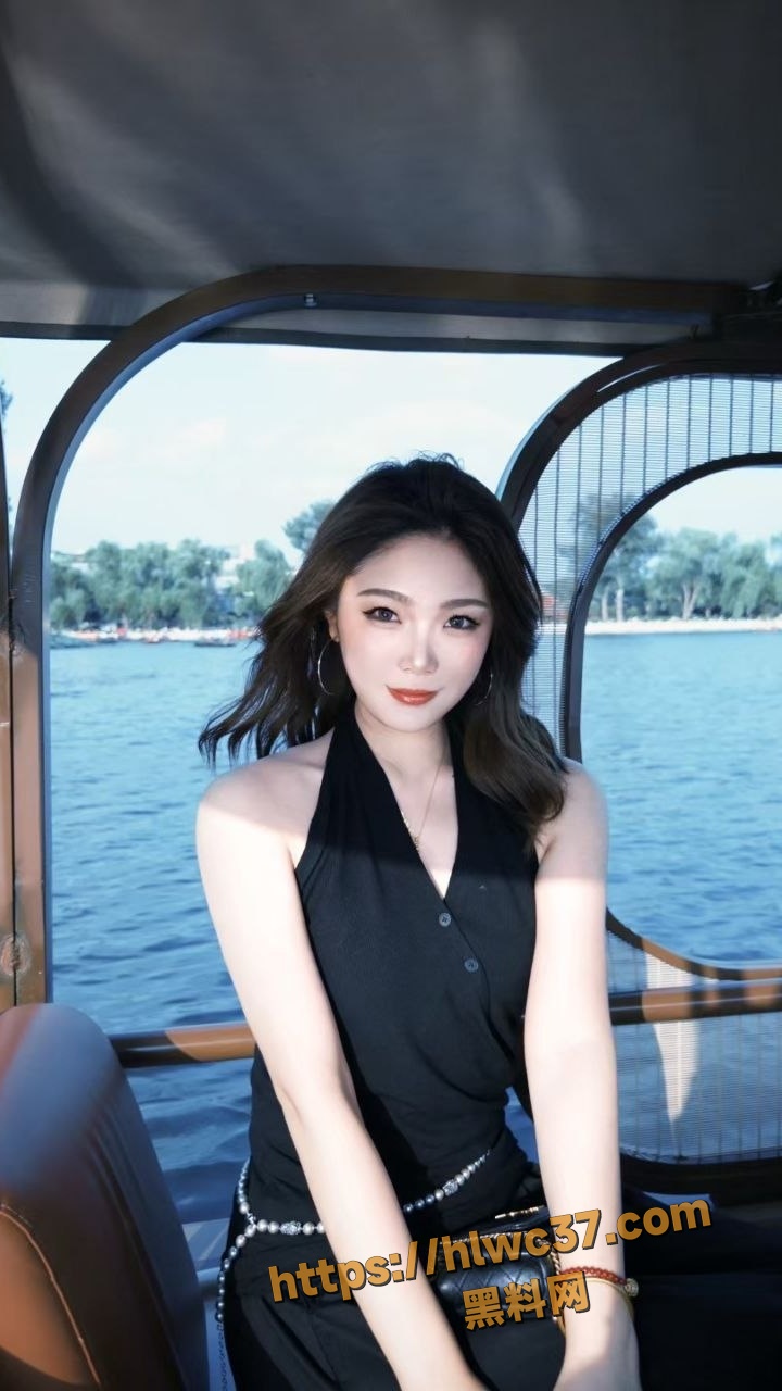 卢婷婷露出