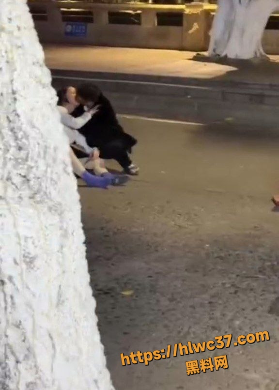 醉酒女子街头被强吻事件3