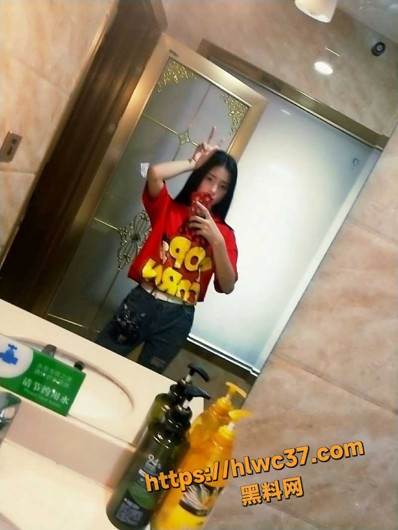  温丽妮厕所性爱视频3