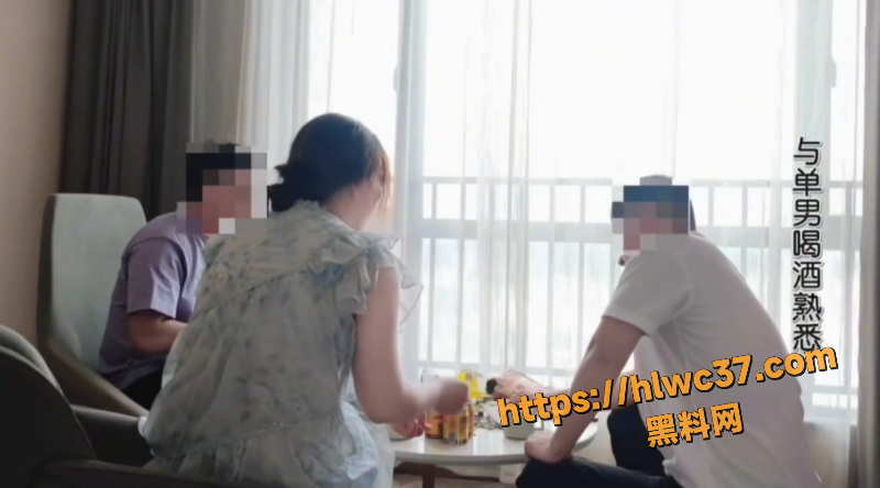 极品淫妻3P性爱视频流出2