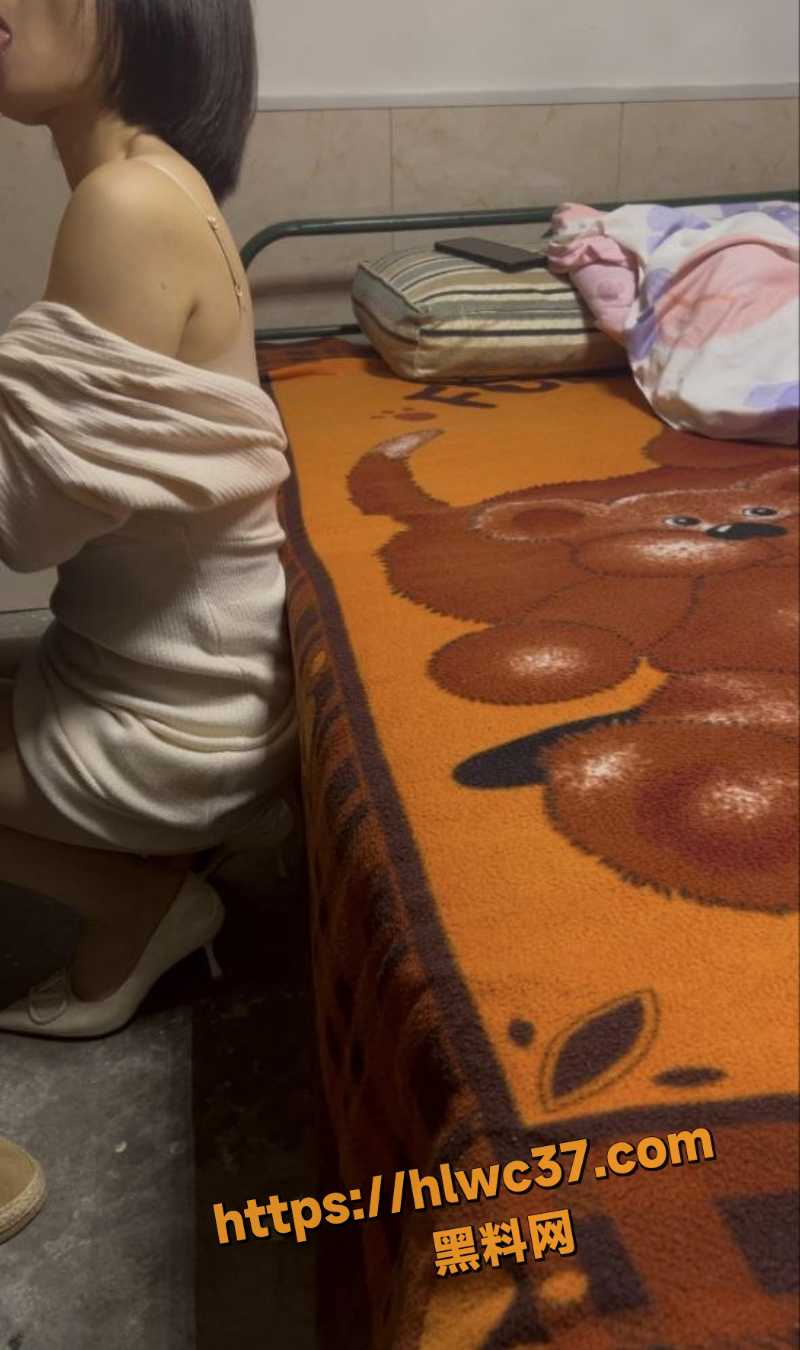 58岁小姨与外甥性爱视频流出3