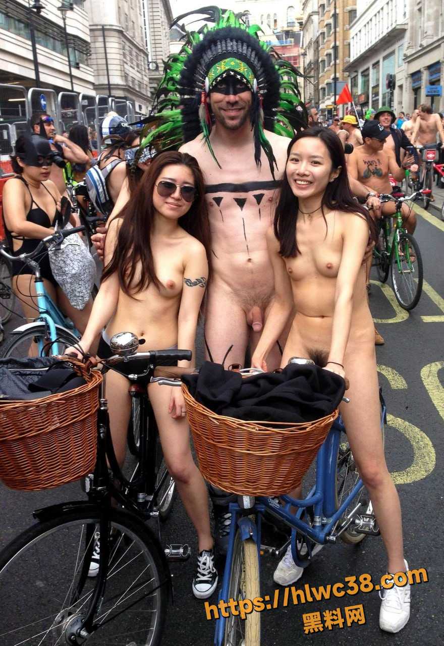 伦敦千人裸体骑行街头