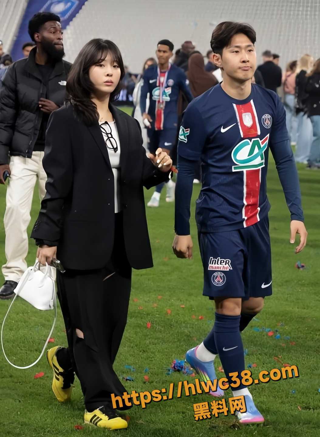 李刚仁官宣女友朴相孝9