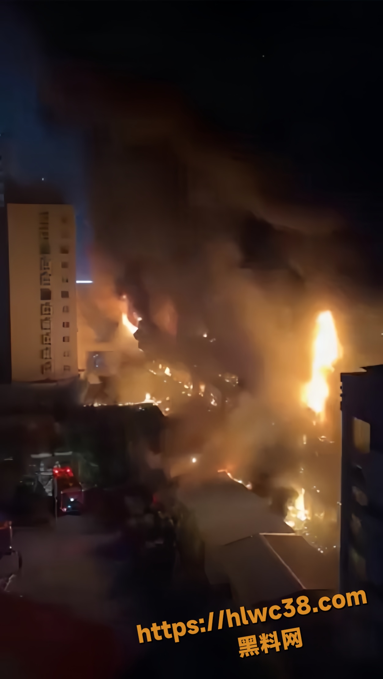 宏达汽配城火灾现场4