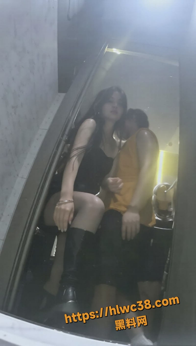 高颜值姐姐尿尿视频1