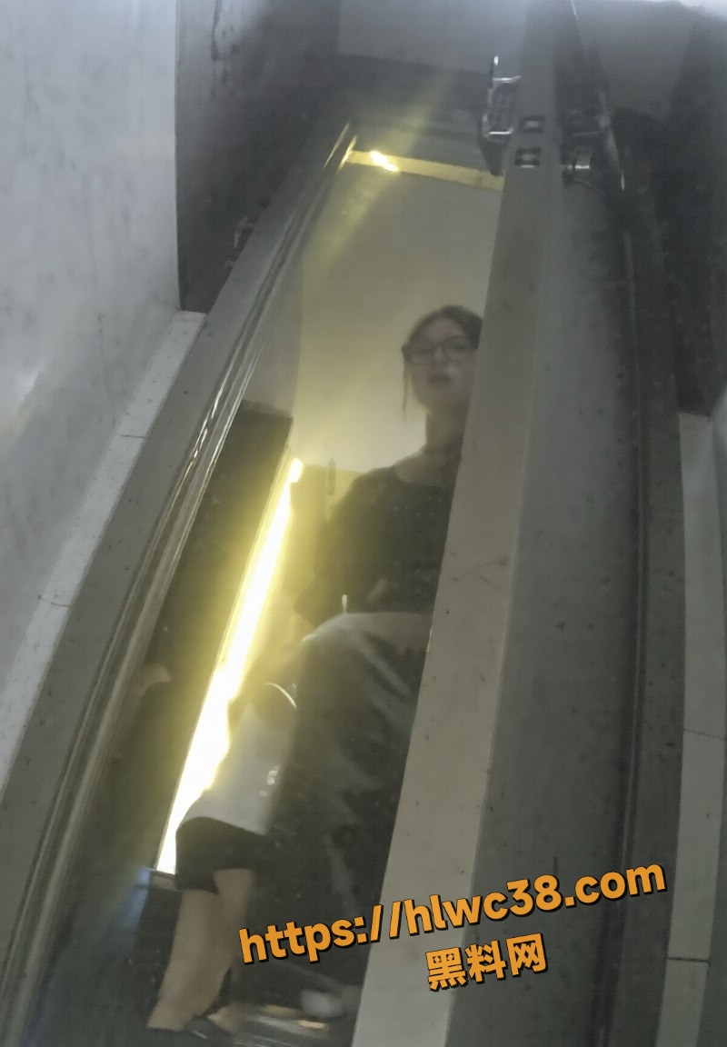 高颜值美女厕所私密3
