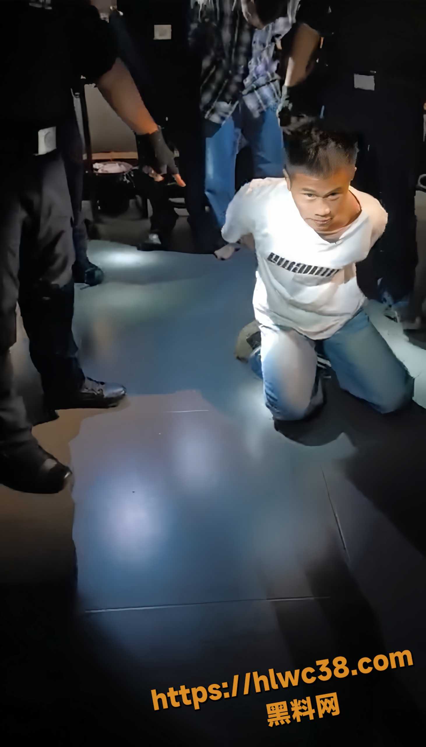 精神小伙打架现场视频5