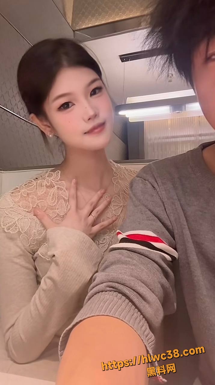 美女服务员出轨同时事件