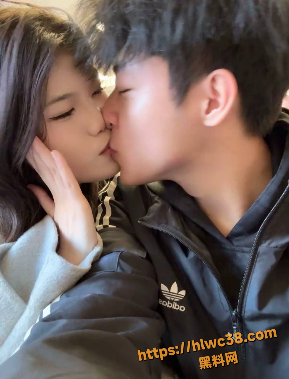 海底捞美女服务员出轨视频