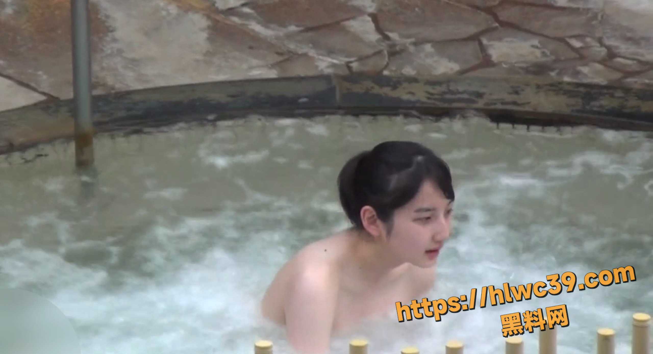 高颜值美女温泉全裸视频1