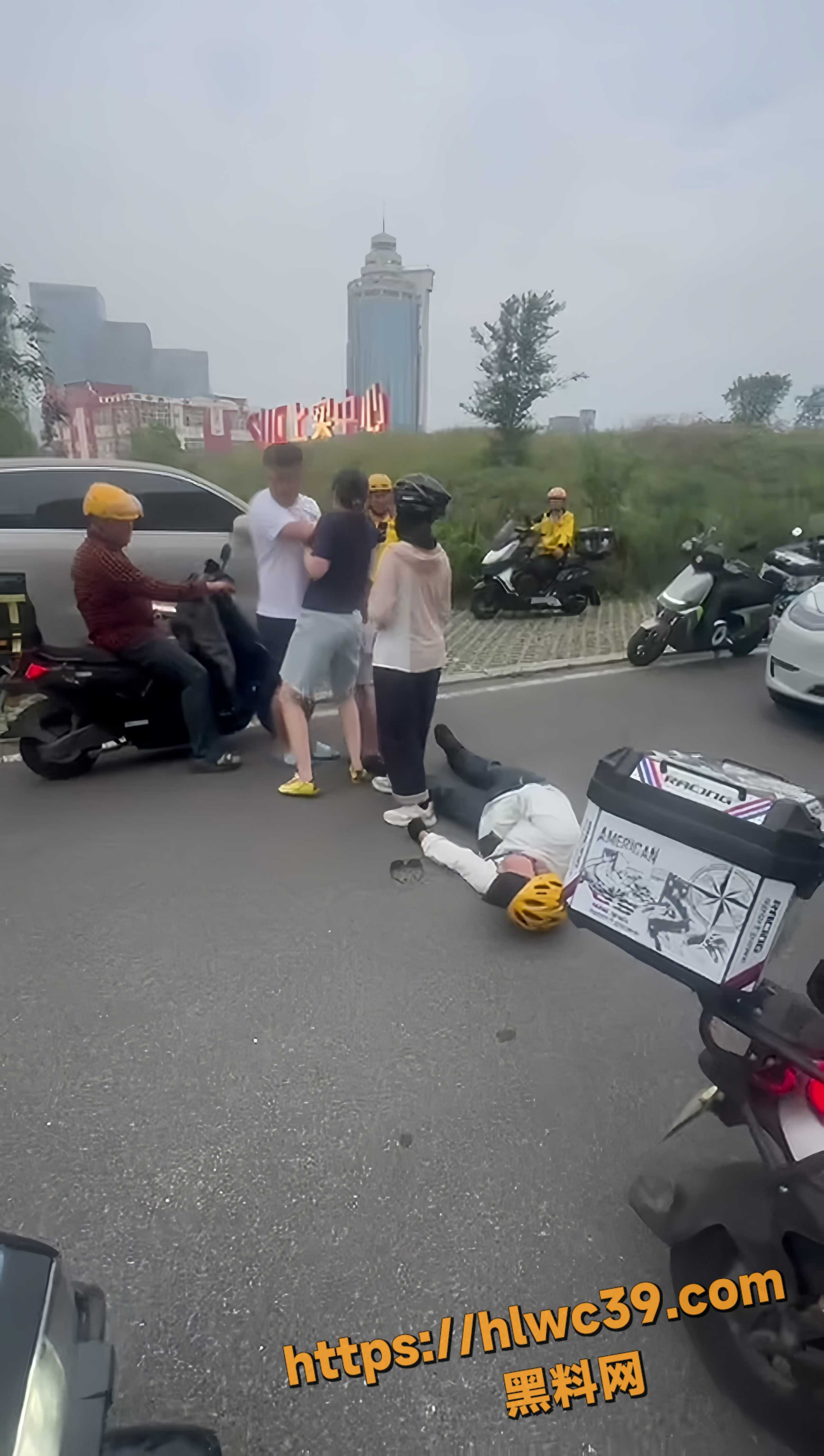 山东青岛路怒冲突事件2