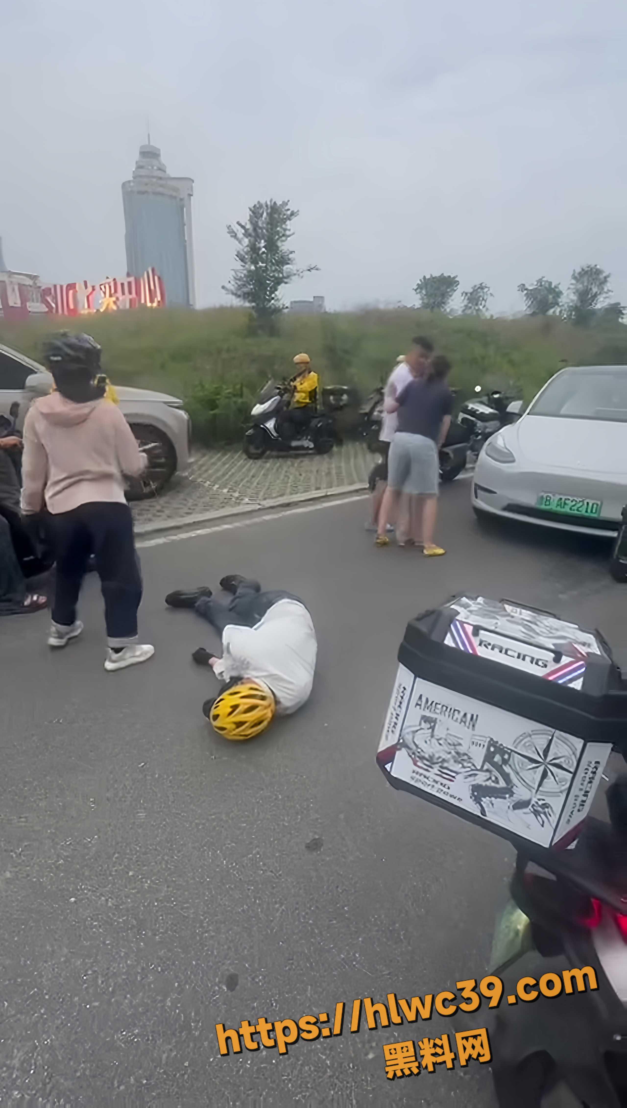 男子爆头外卖小哥3