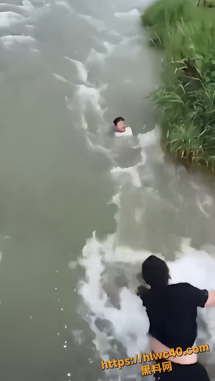 黄瑞岷江救人视频2