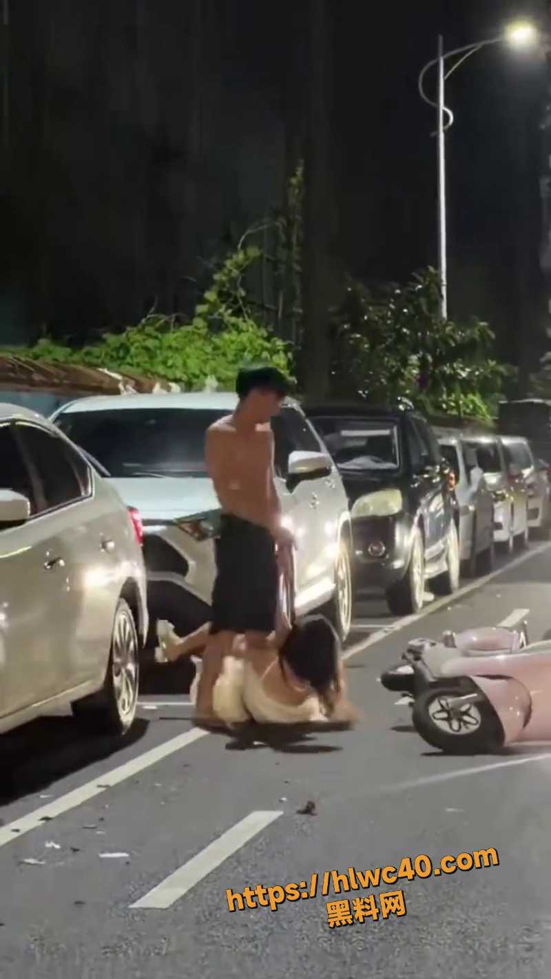 深夜路边打架实拍3