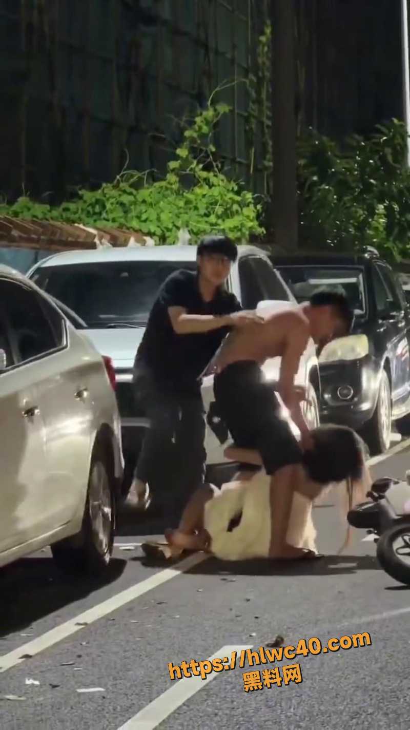 情侣当街暴力冲突6