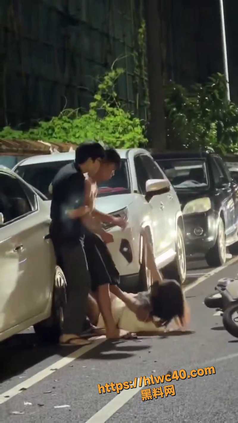 情侣当街暴力冲突7