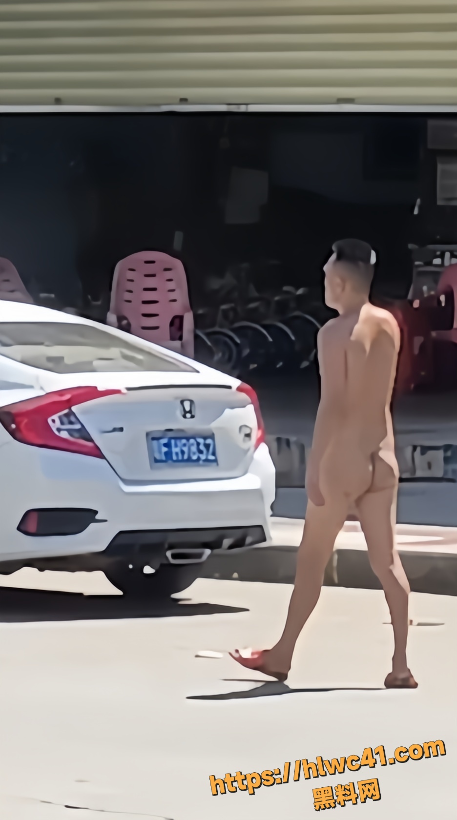 海南儋州男子裸奔视频1