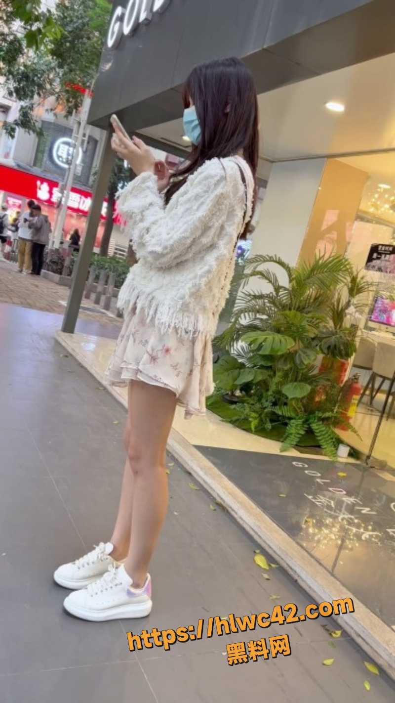 街头抄底小姐姐鲍鱼视频1