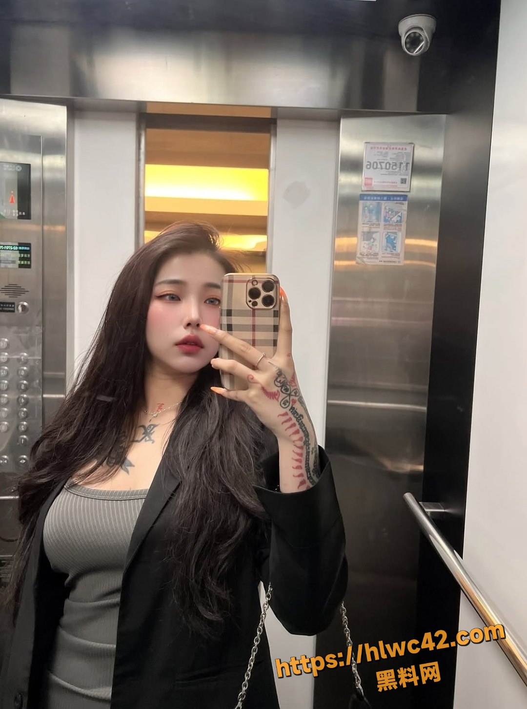 美乳翘臀