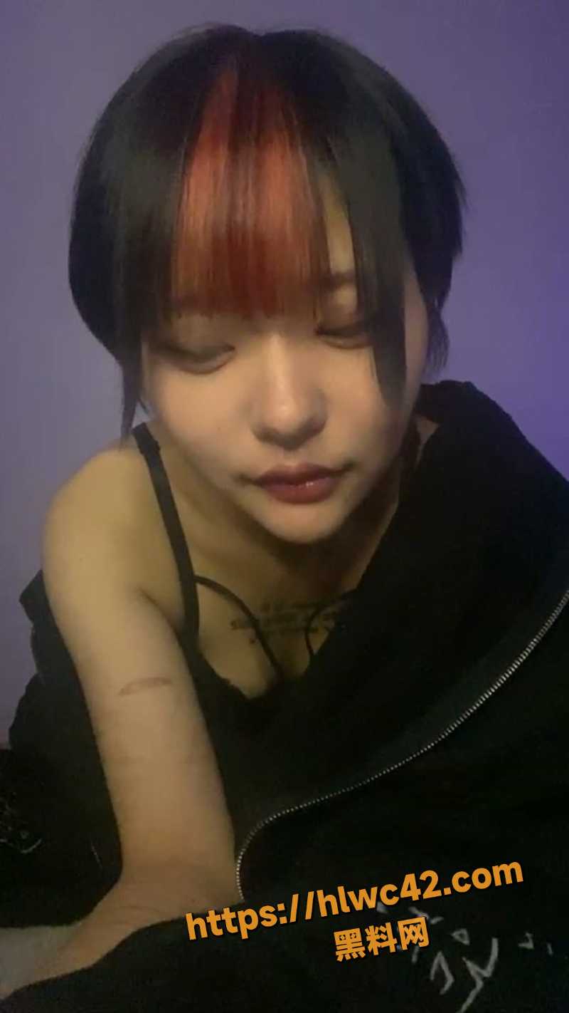 精神小妹三花脱衣诱惑视频1