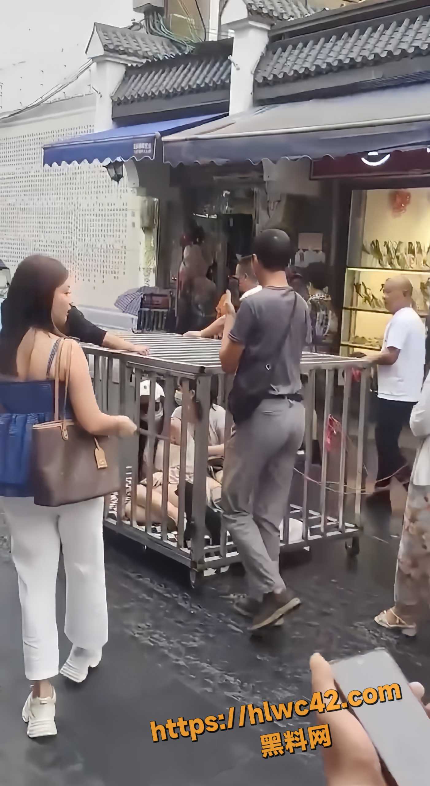 湖南岳阳汨罗摆拍事件5