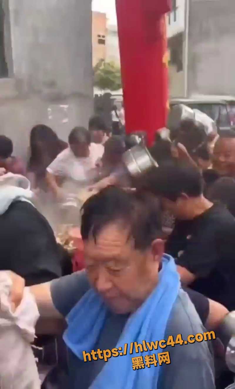 乡村喜宴大锅菜瞬间秒光事件1