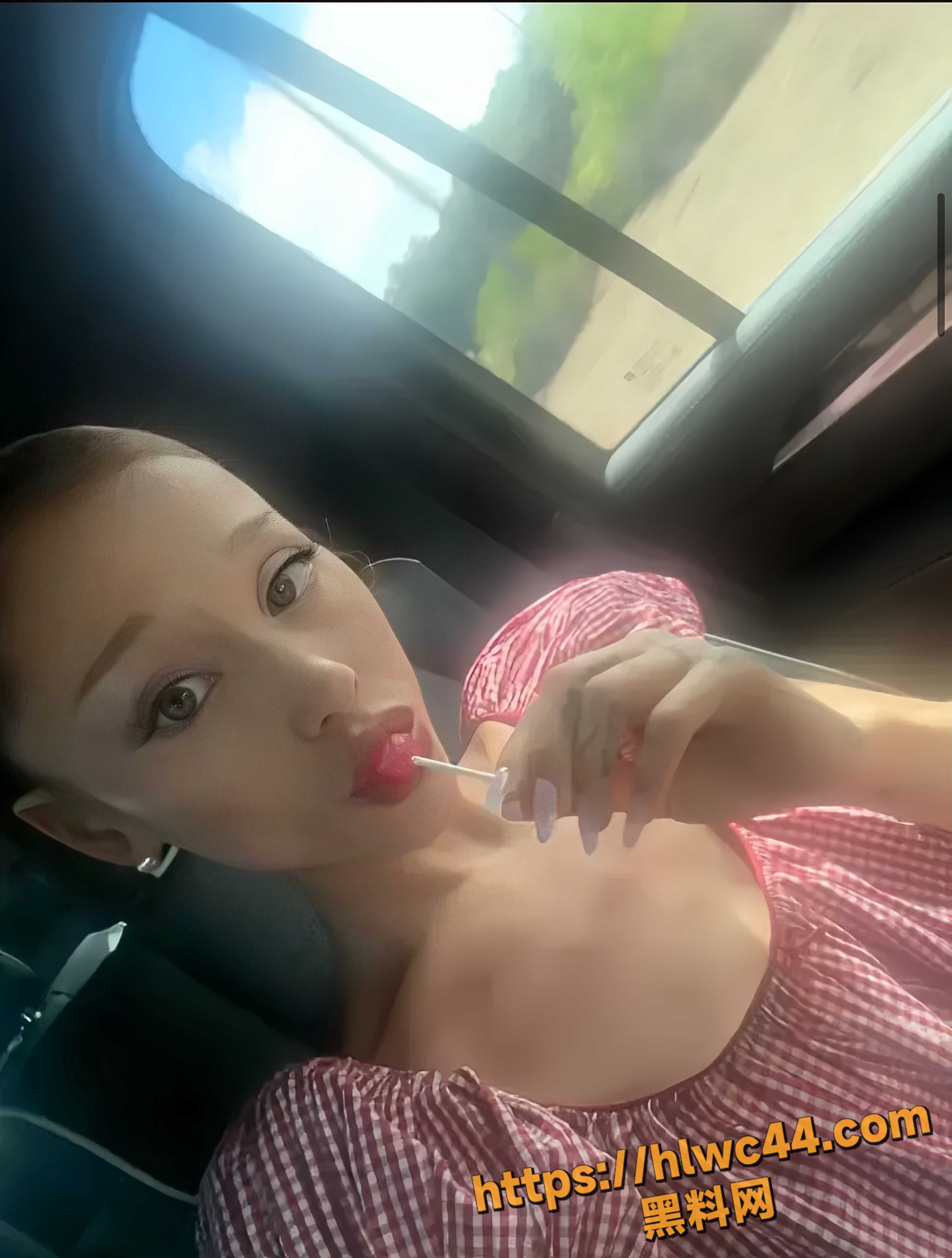A妹走光照片3