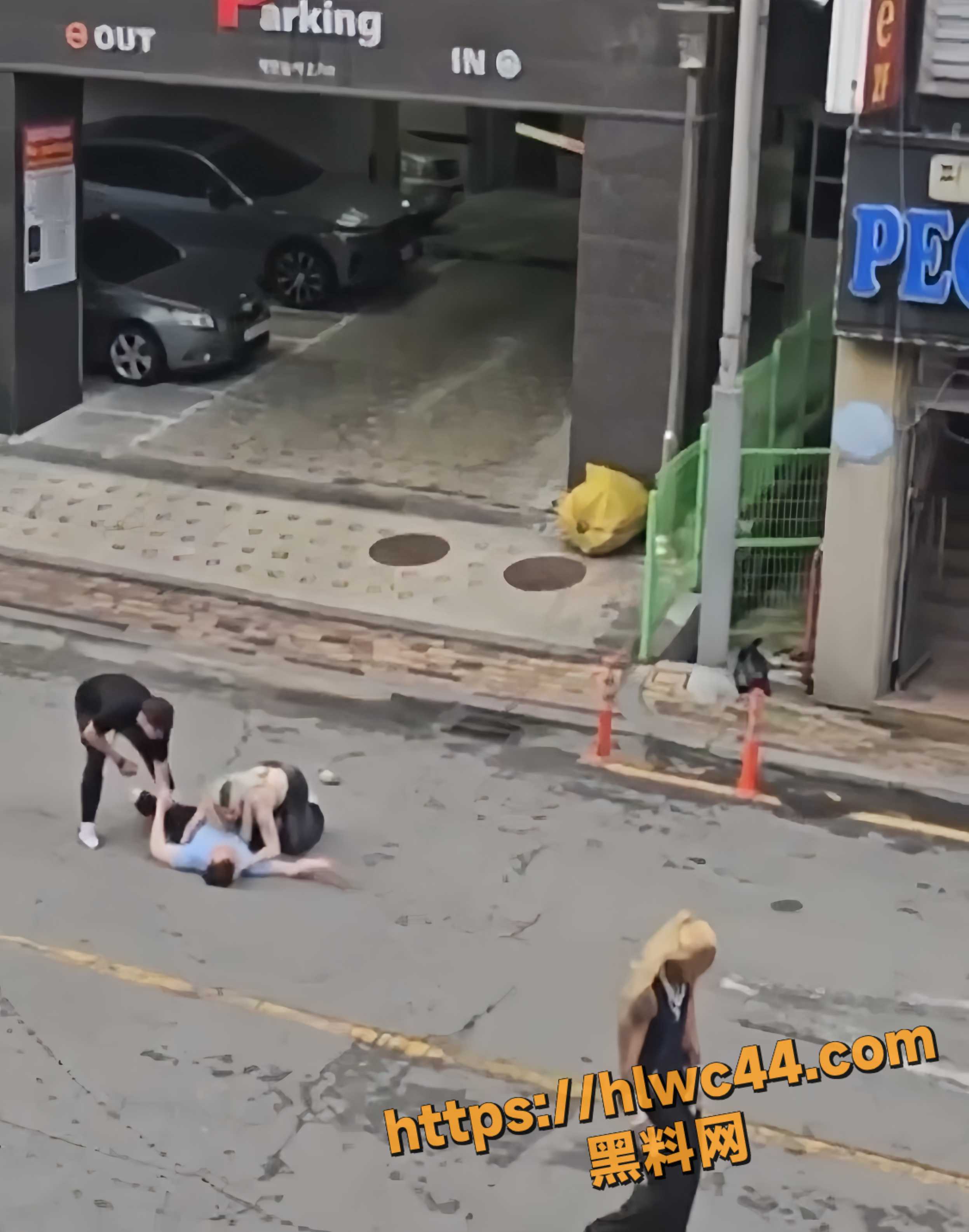 韩国平泽街头打架现场视频4