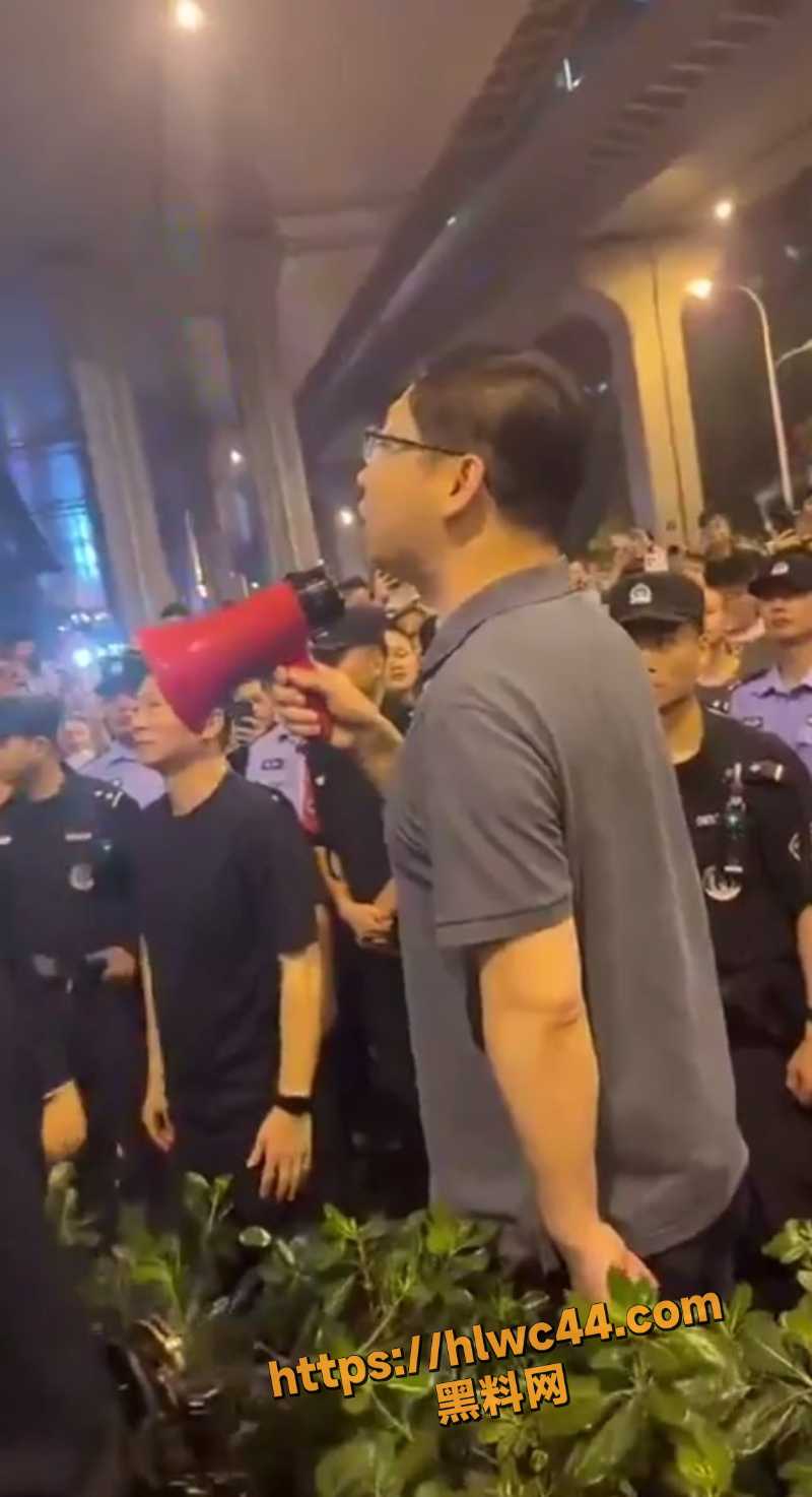合肥业主群抗议垃圾站4