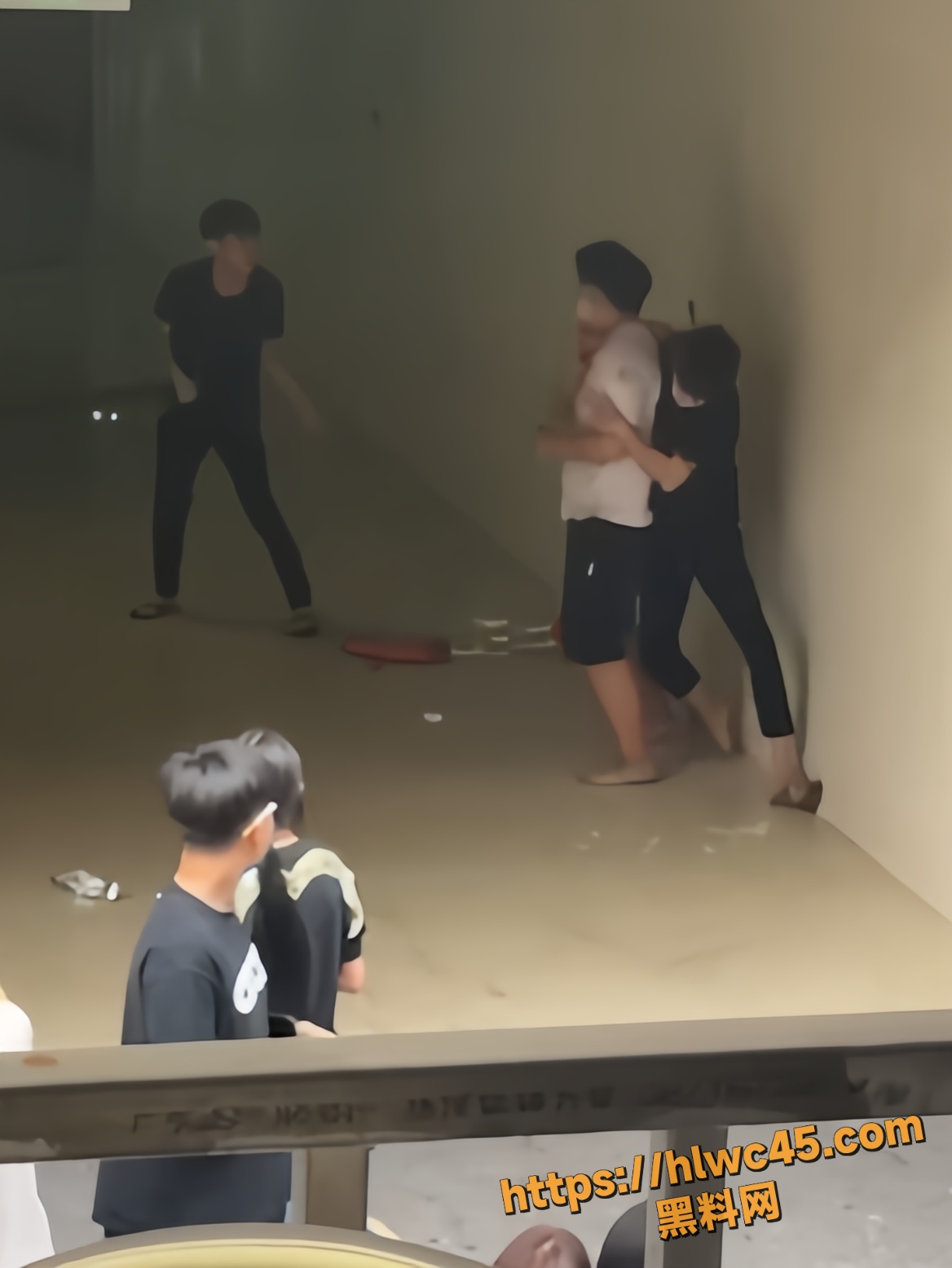 精神小伙霸凌伤人后续1