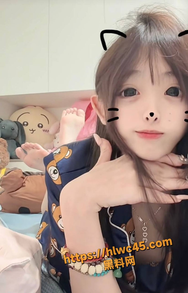 幼水恩恩陪玩私密视频3