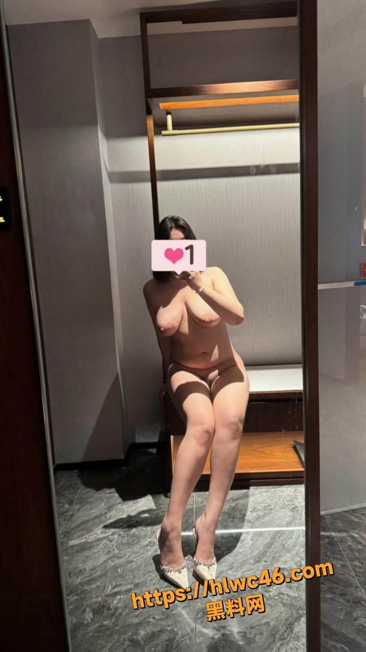 亦寻奶牛女仆cos扣逼
