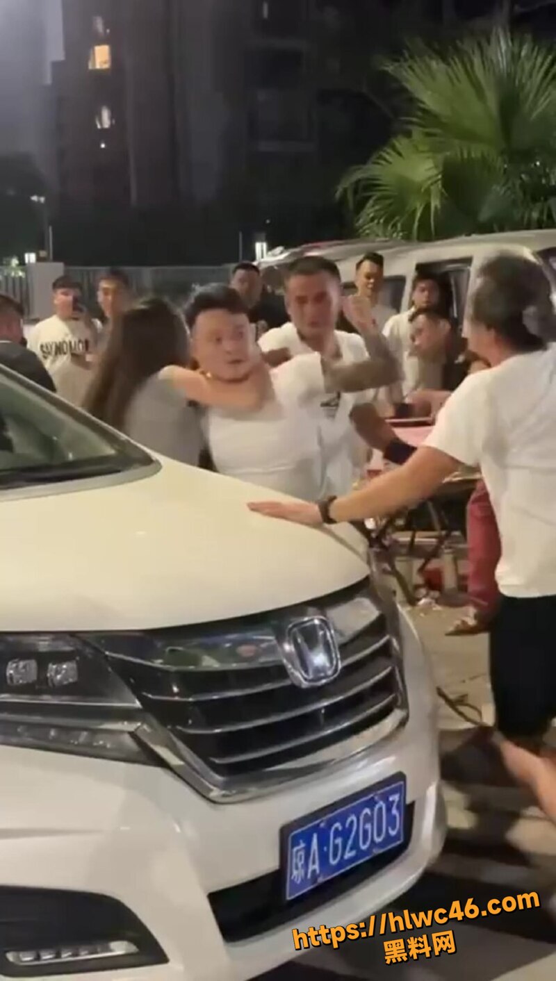 多人当街打架乱斗10