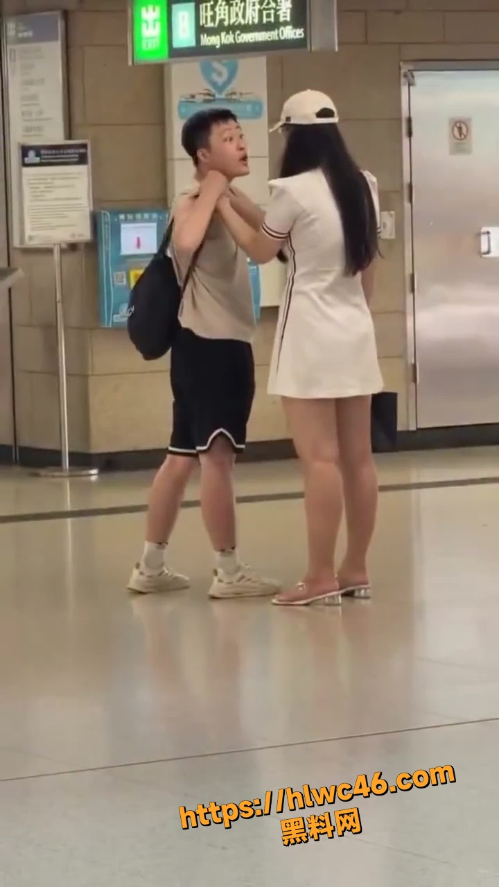 香港护士COS地铁追欠费男