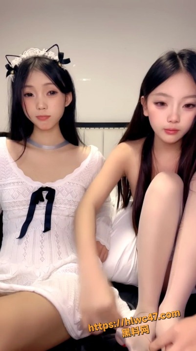 姐妹两人自慰高潮