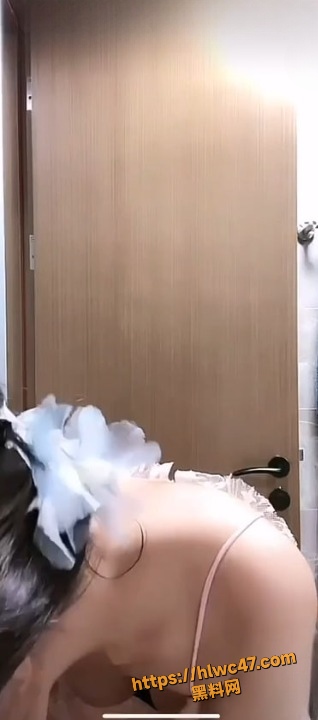 高颜值主播意外走光