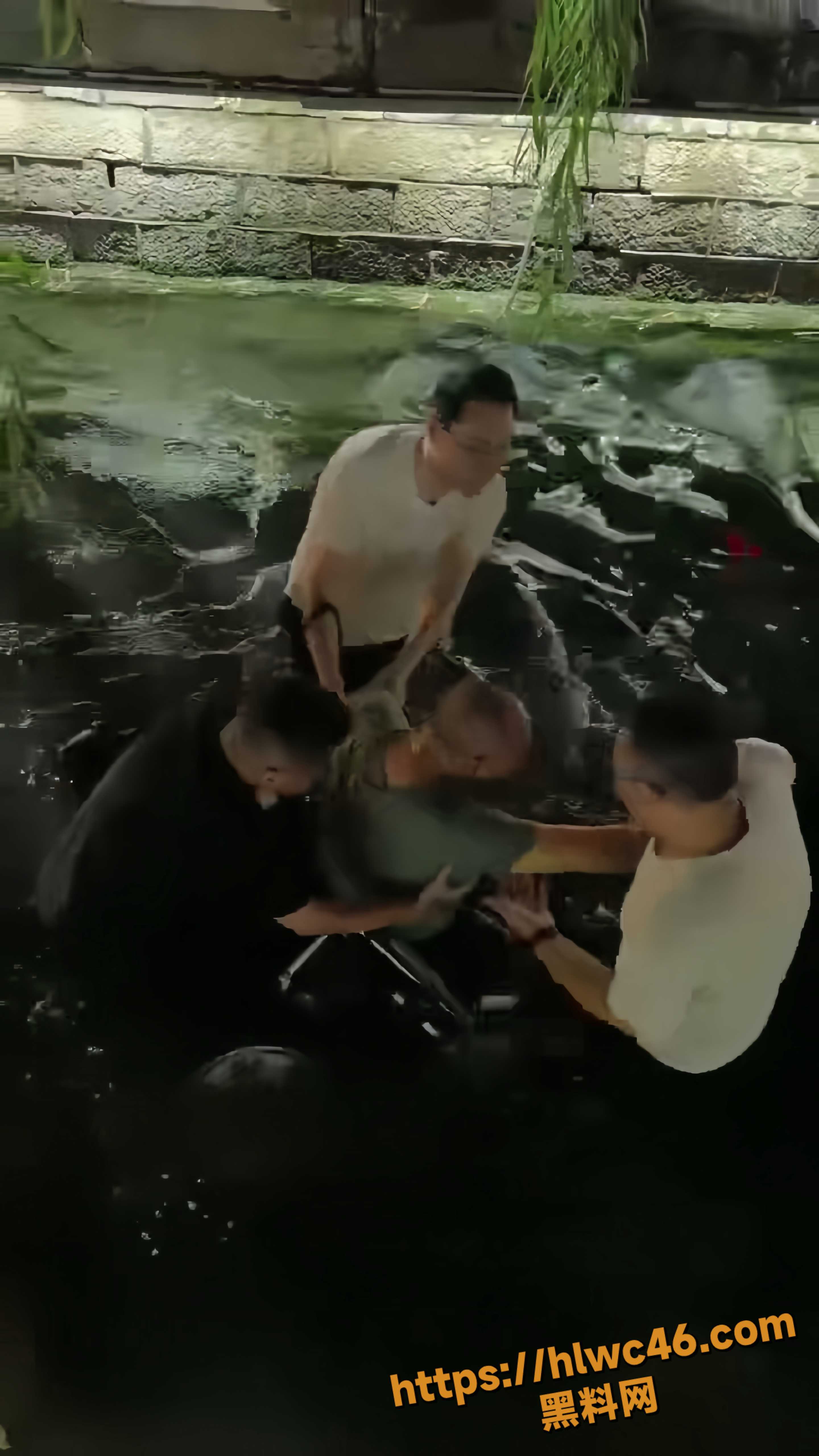 星辰映画旅拍店老板救人视频1