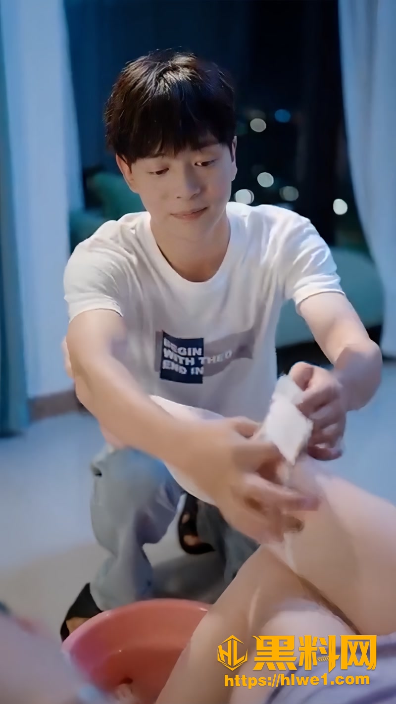 01热播擦边短剧1 1wm