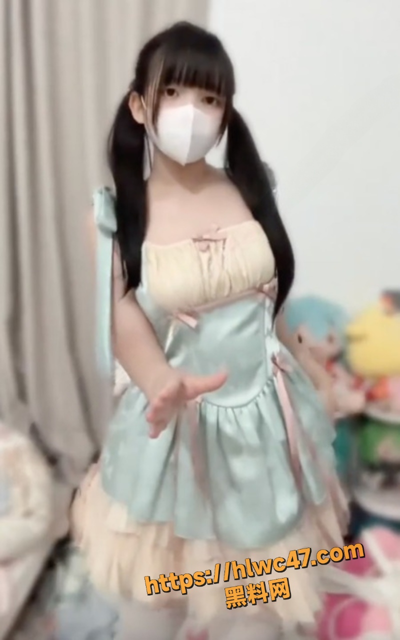 推特小亦无敌自慰视频2